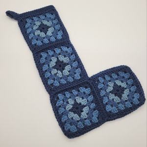 HANDMADE | granny square grannycore cottagecore farmhouse Christmas stoc…